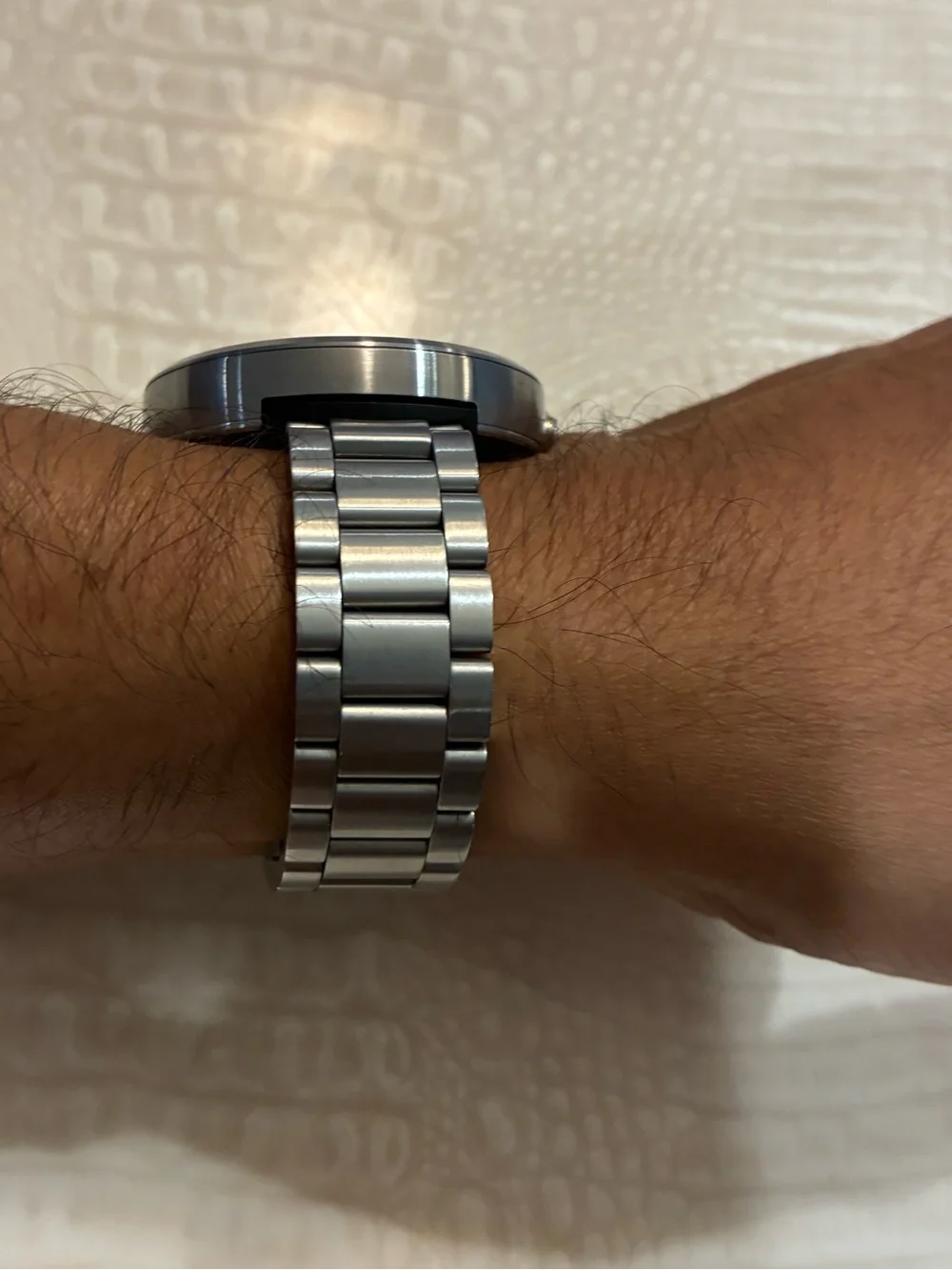 Motorola Silver Stainless Steel Smartwatch with Round Face